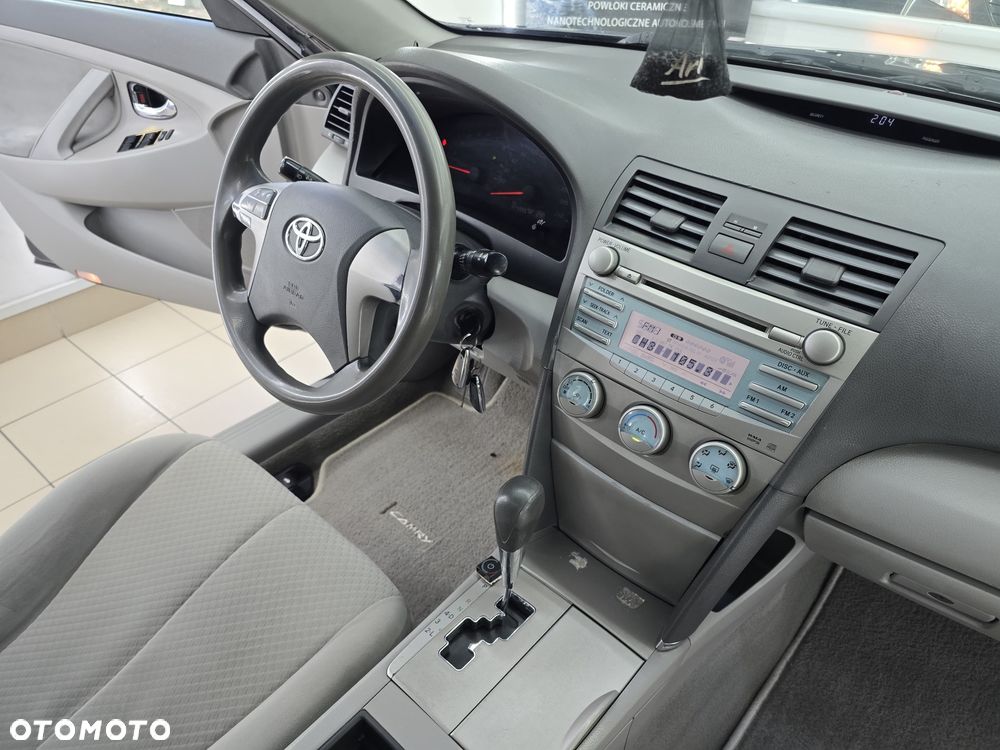 Toyota Camry - 22