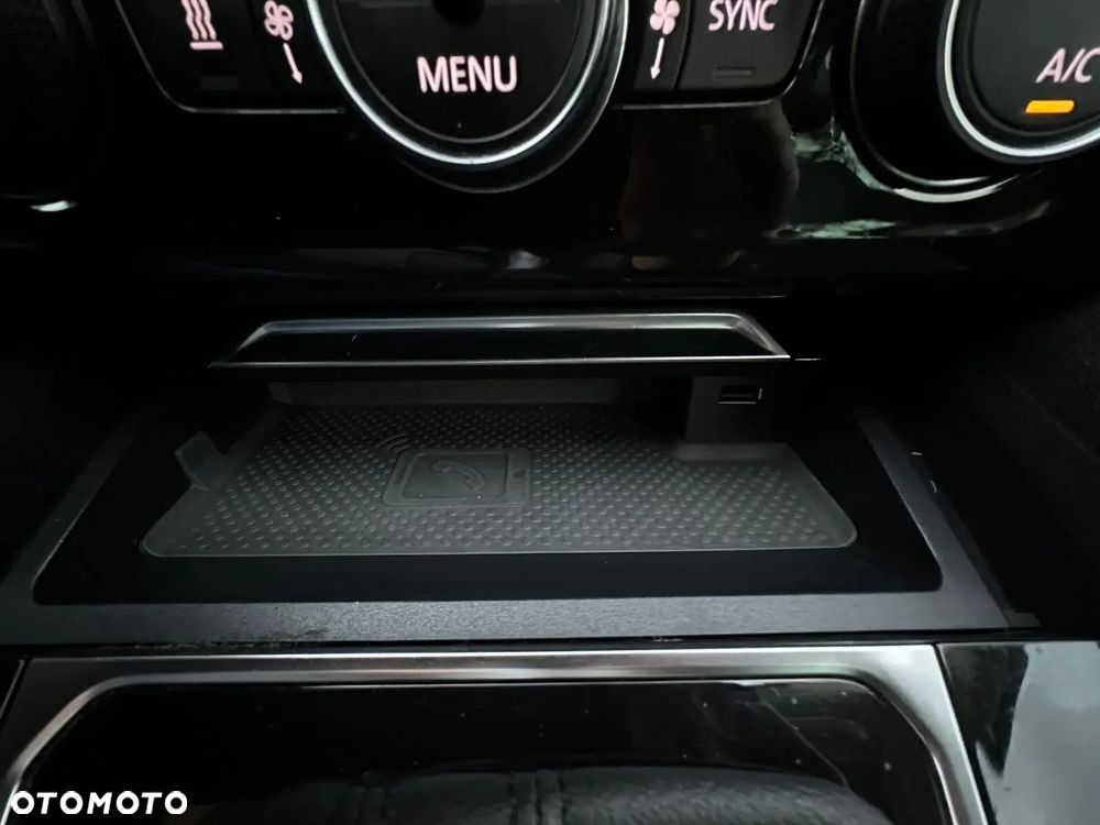 Volkswagen Passat Variant 2.0 TDI SCR DSG Highline - 33