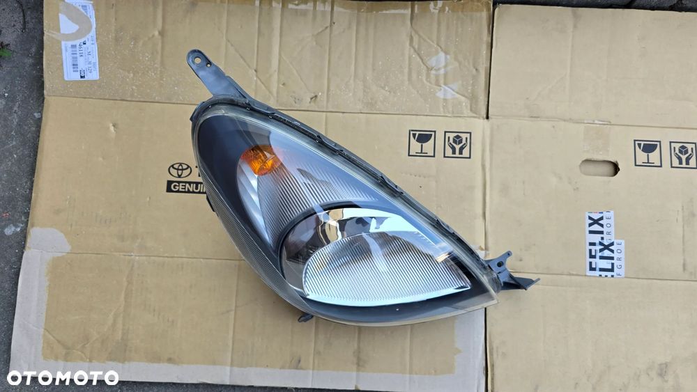 Toyota Yaris I Verso 99-02 Lampa Przednia Prawa Oryginał Europa - 3