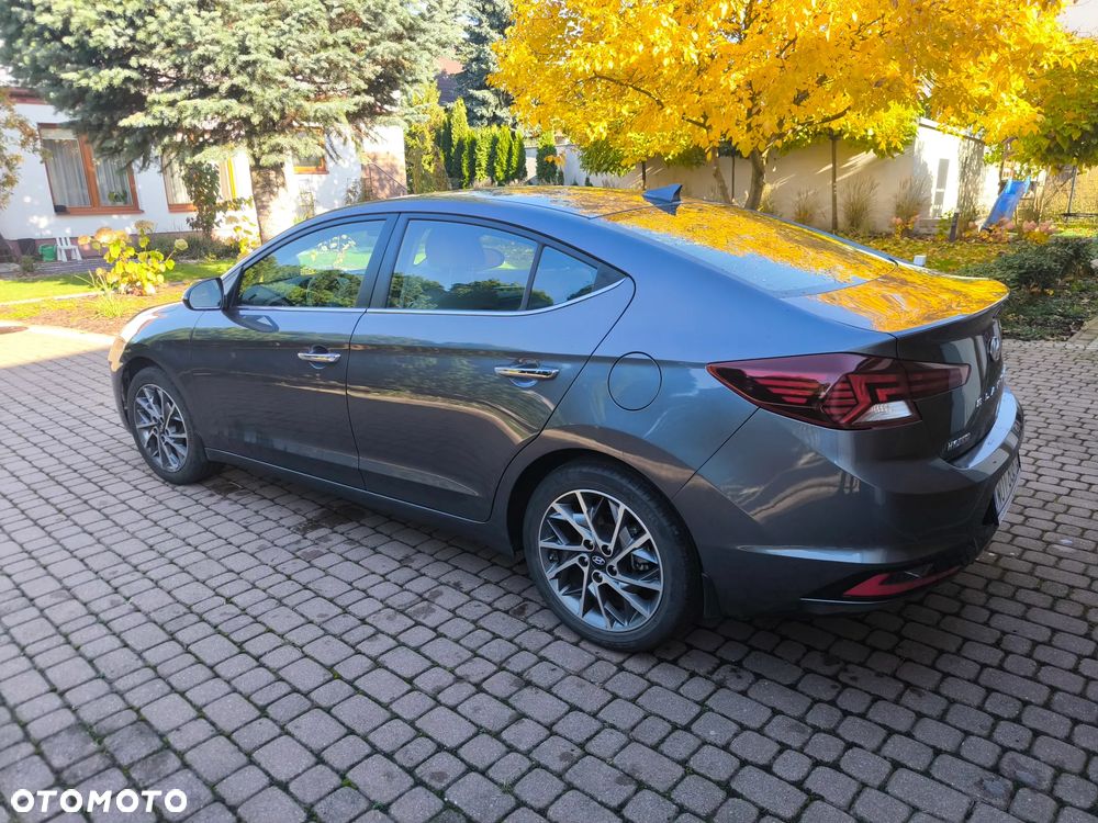 Hyundai Elantra - 9
