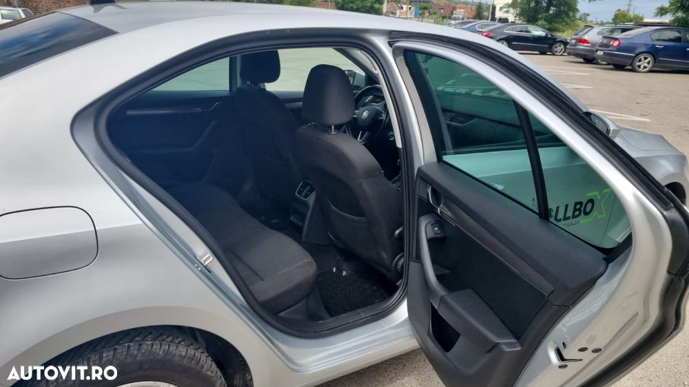 Skoda Octavia 1.6 TDI DSG Style - 12