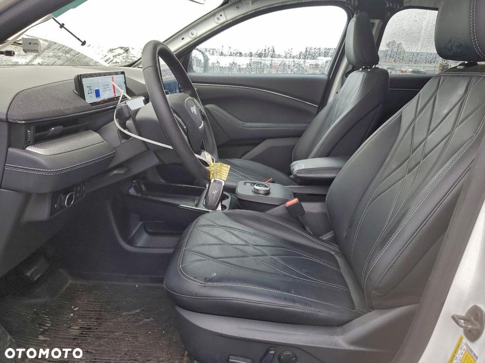 Ford Mustang Mach-E - 8