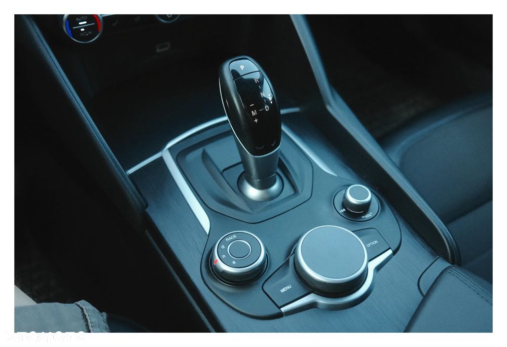 Alfa Romeo Giulia 2.0 Turbo Super - 16