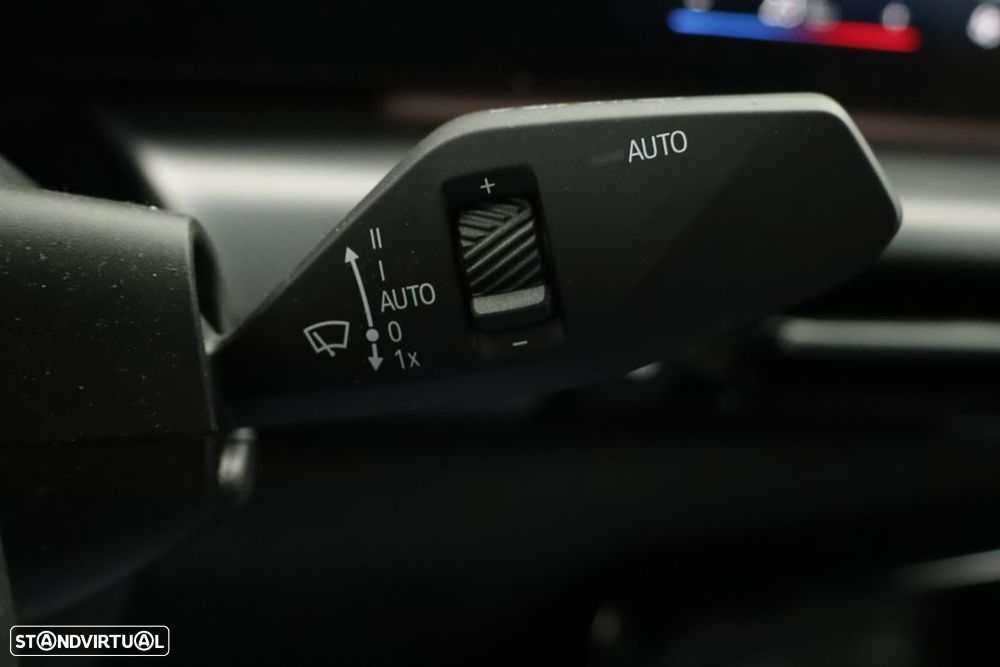 BMW iX2 eDrive20 Pack Desportivo M - 18