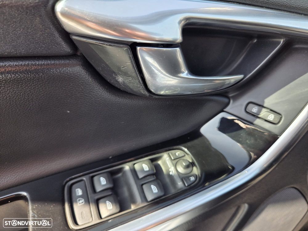 Volvo XC 60 2.0 D4 Momentum Plus Geartronic - 10