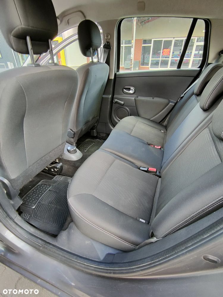 Renault Clio 1.2 16V TCE Alize - 11