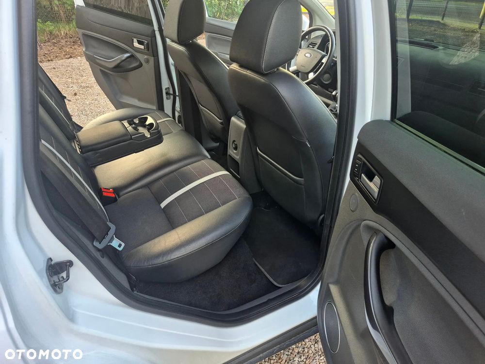 Ford Kuga - 16