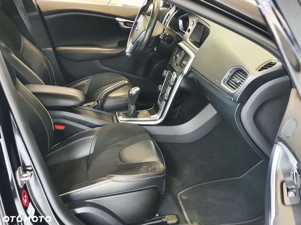 Volvo V40 D4 Drive-E R-Design Summum - 9