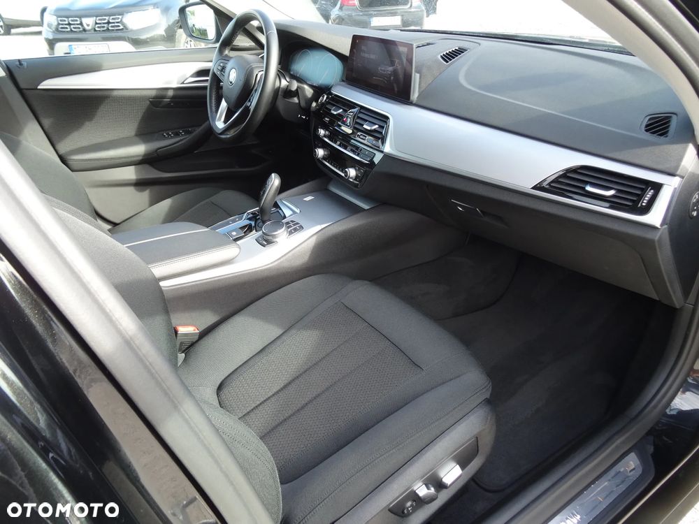 BMW Seria 5 525d Sport Line - 14