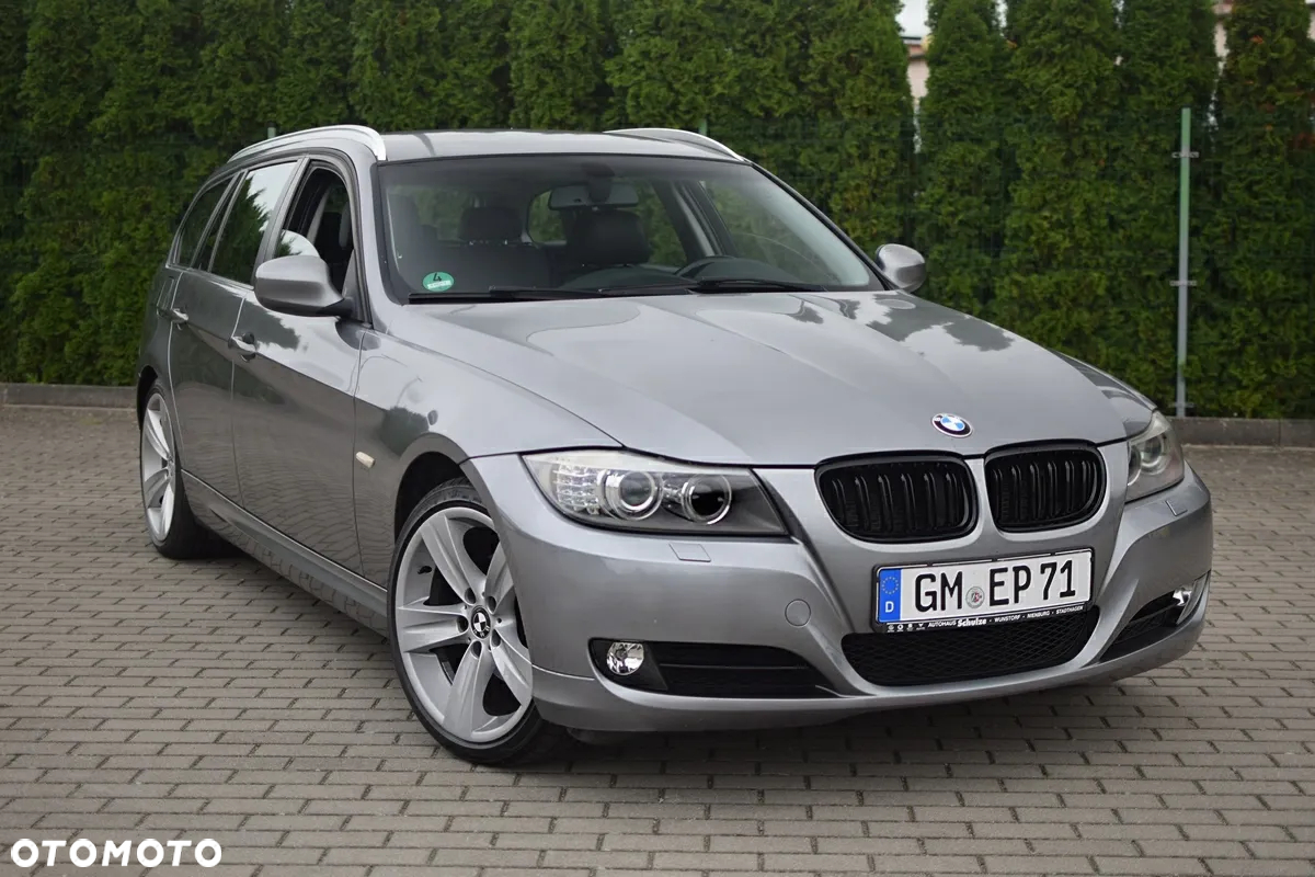 BMW Seria 3 318i Touring - 12
