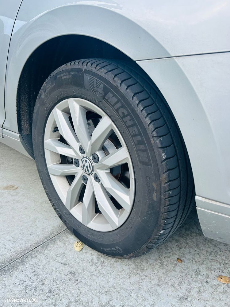 VW Passat Variant 1.6 TDI BlueMotion - 11