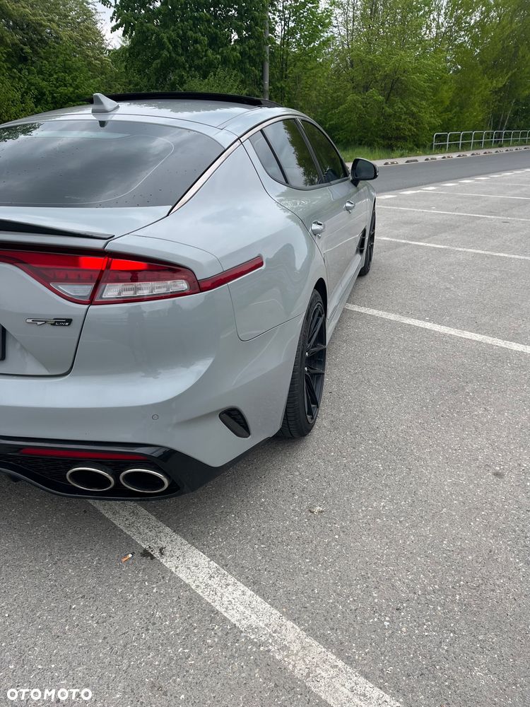 Kia Stinger - 11