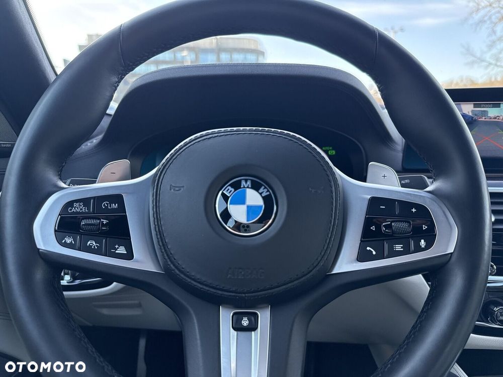 BMW Seria 5 M550i xDrive - 17