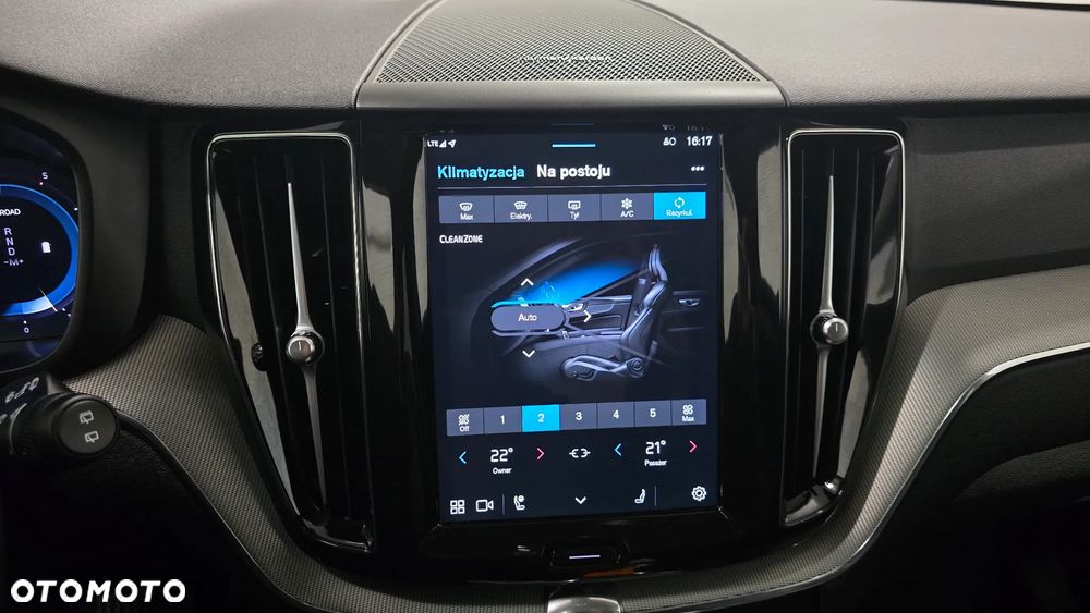Volvo XC 60 B4 D Plus Dark - 34
