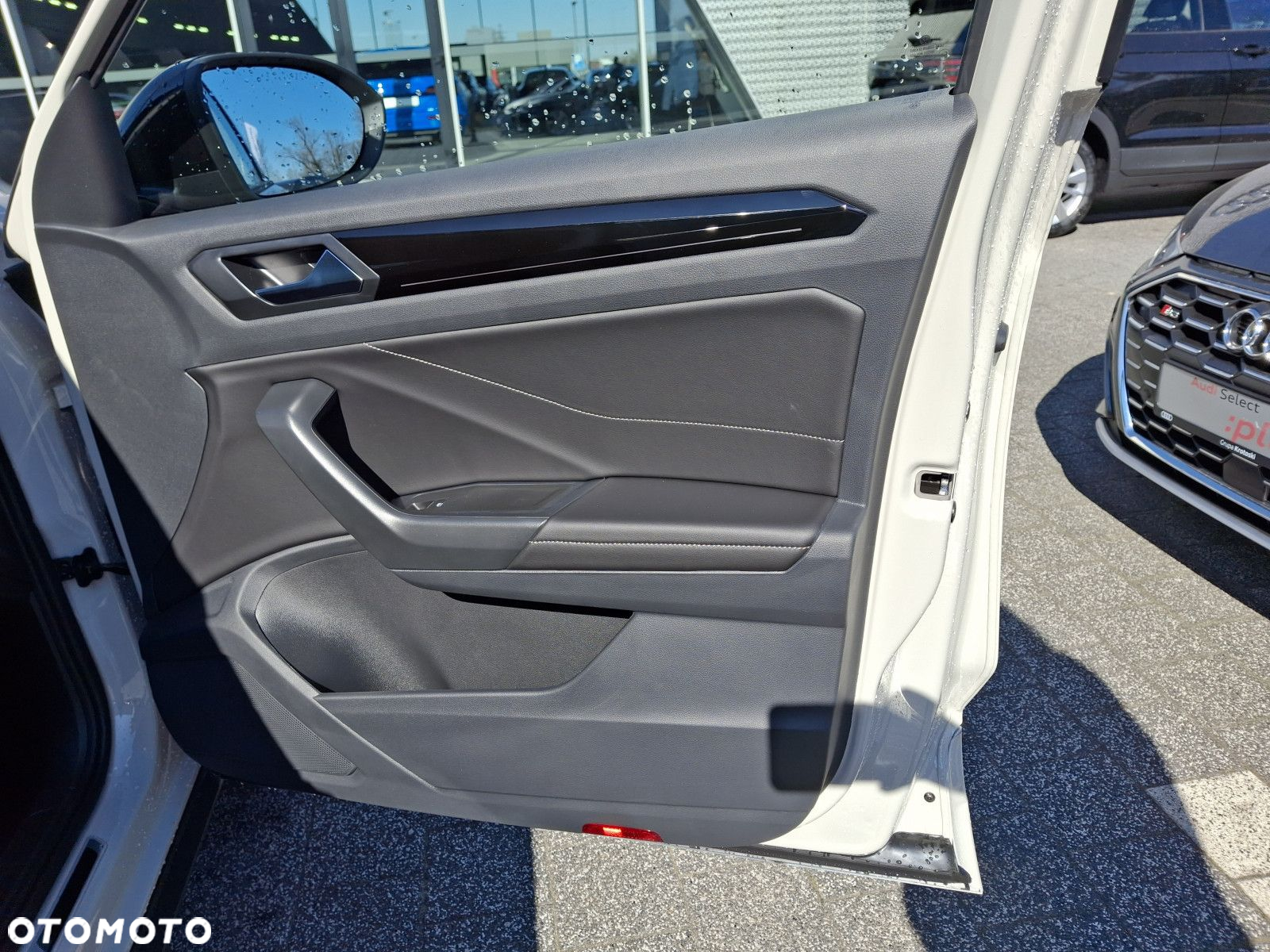 Volkswagen T-Roc - 13