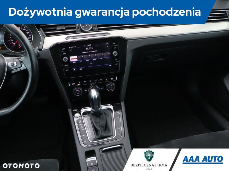 Volkswagen Passat - 10