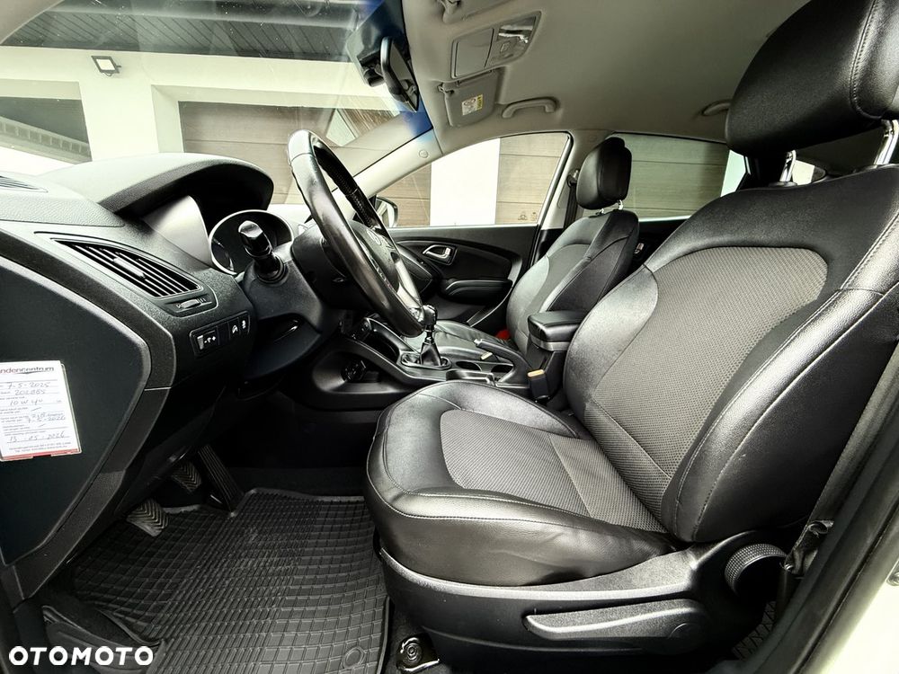 Hyundai ix35 blue 1.6 2WD Finale Gold - 14