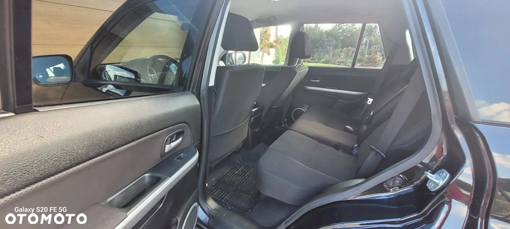 Suzuki Grand Vitara 2.4 De Luxe - 17