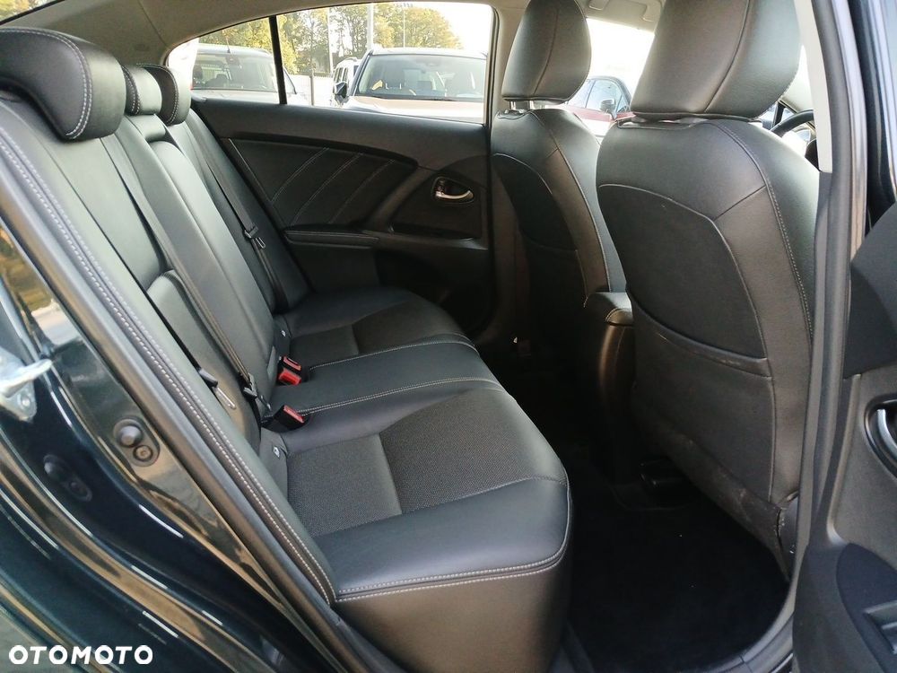 Toyota Avensis 1.8 Premium EU5 - 21