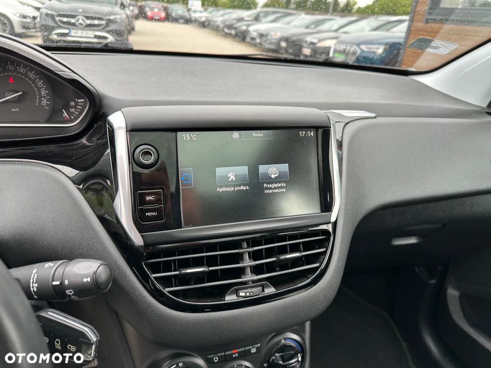 Peugeot 208 - 12