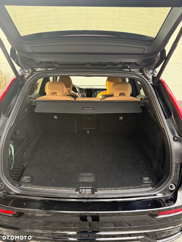 Volvo XC 60 B5 B AWD Plus Dark - 8