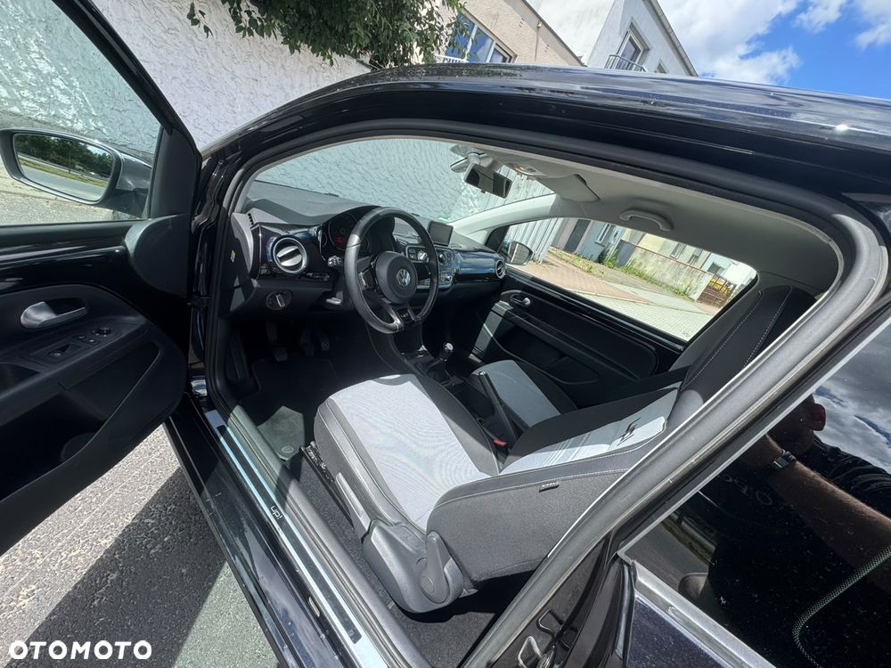 Volkswagen up! black - 11