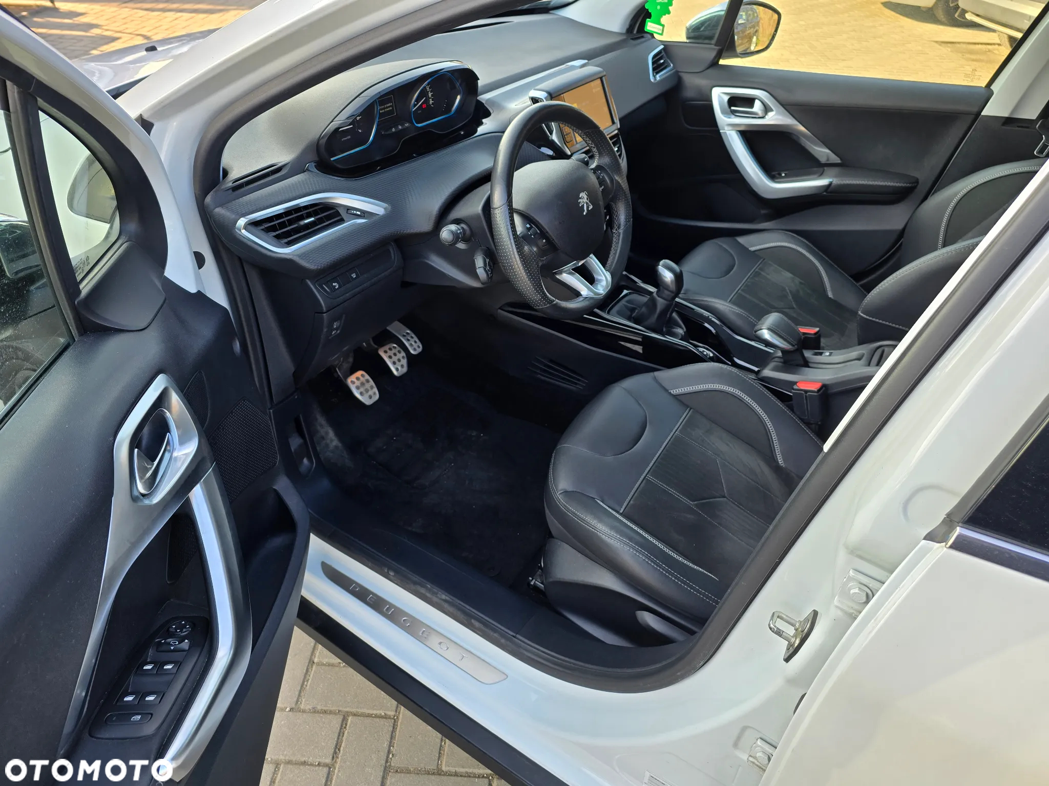 Peugeot 2008 - 8
