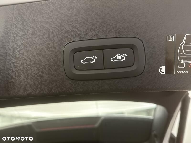 Volvo XC 40 T4 Momentum Pro - 24