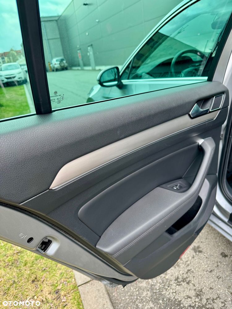 Volkswagen Passat Variant 1.8 TSI BMT Highline - 18