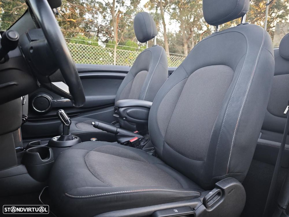 MINI Cabrio Cooper Auto - 23