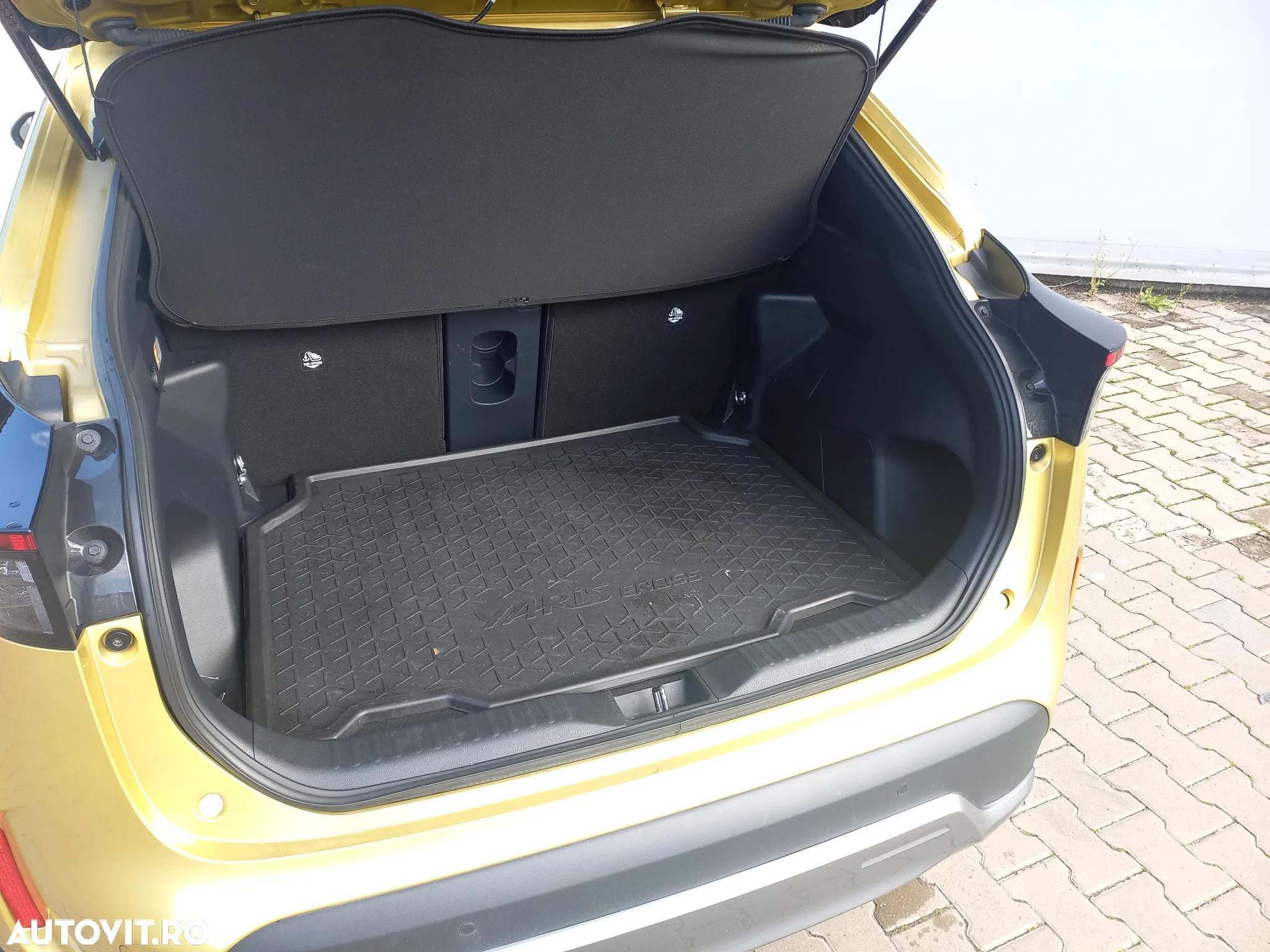 Toyota Yaris Cross 1.5 VVT-i HSD 4x4 Exclusive Adventure - 8