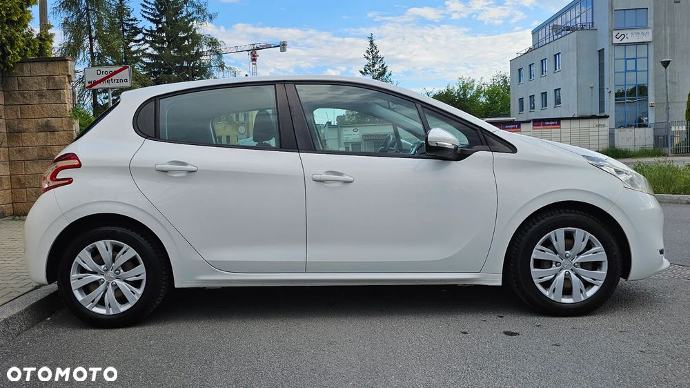 Peugeot 208 82 VTI Allure - 12