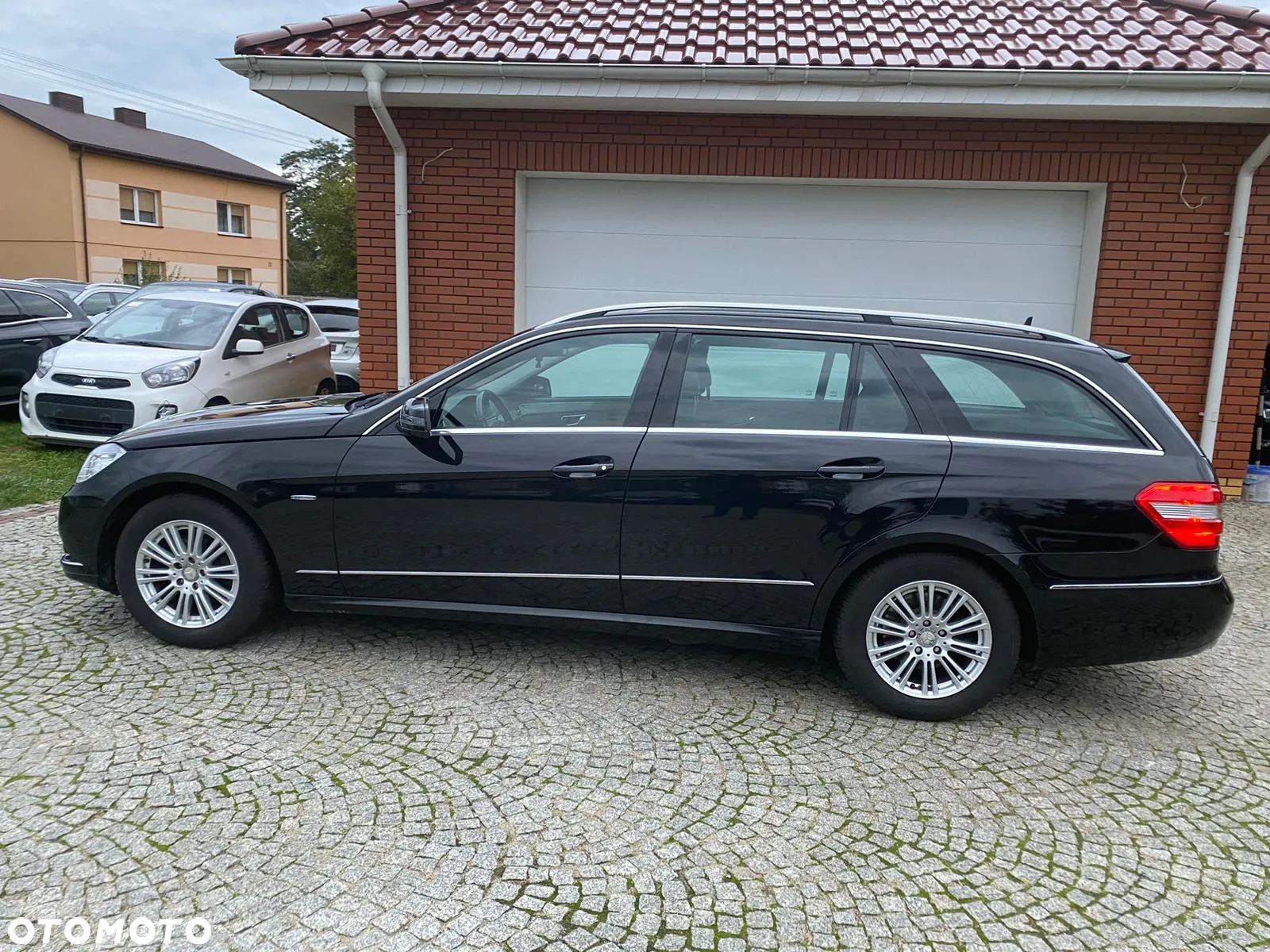 Mercedes-Benz Klasa E 200 T BlueEFFICIENCY 7G-TRONIC - 3