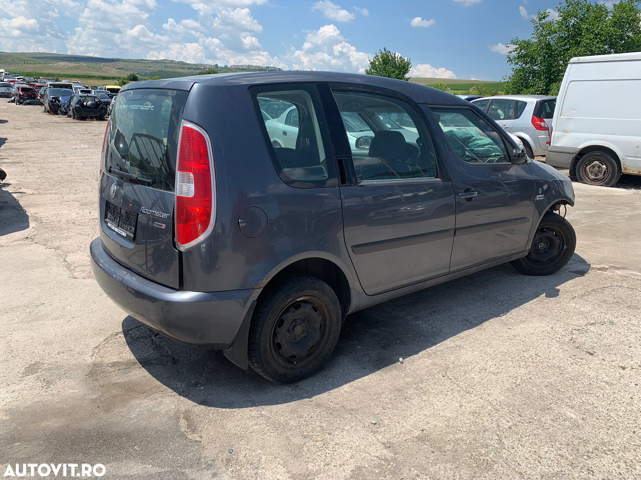 Dezmembrez piese Skoda Roomster - 2