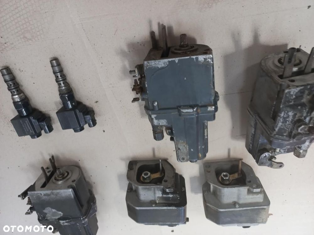 Regulator Silnika,Modół sterowania silnika,Elektrozawór nawrotynika,2.3729.698.0/10 ,0.007.0992.4 ,0.085.1650.4/50 REXROTH 0.010.4069.4/20 ,R917.010.035 SDF 0.021.5490.4 LAMBORGHINI - 5