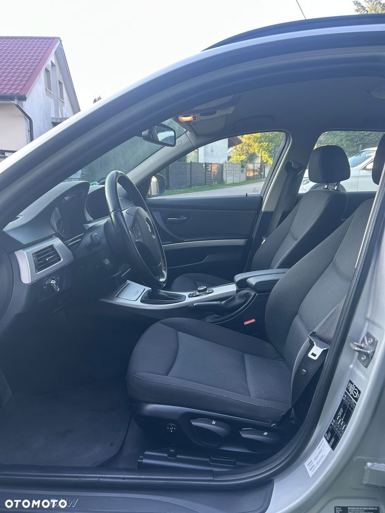 BMW Seria 3 318d - 26