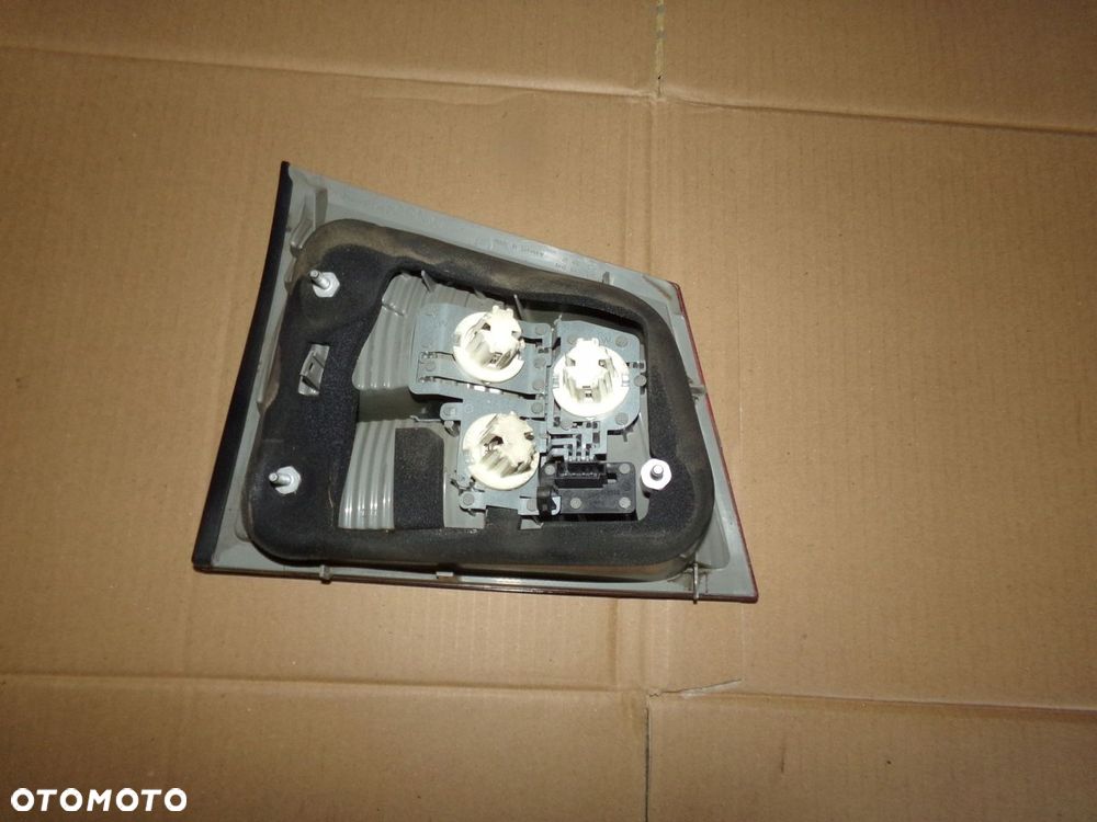 LAMPA LEWA TYŁ TYLNA W KLAPE VECTRA C KOMBI - 2