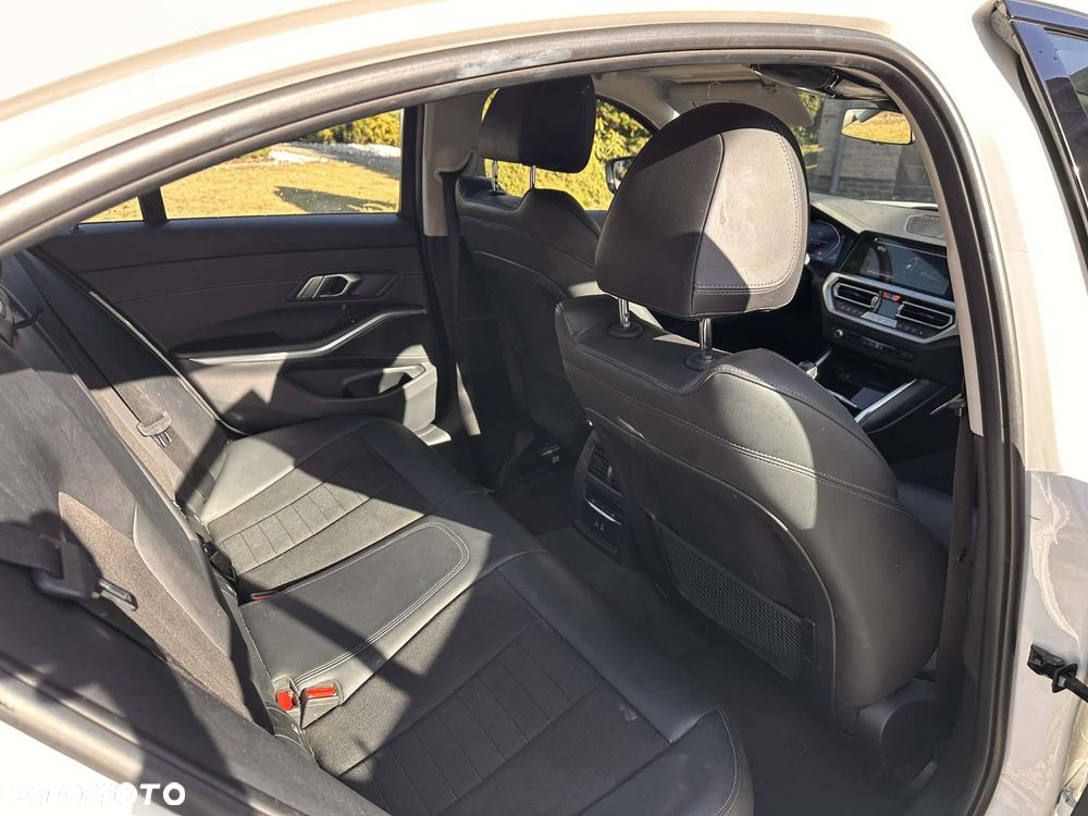 BMW Seria 3 318i - 5