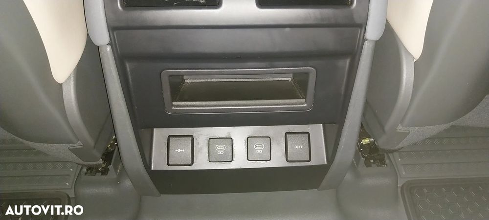 Land Rover Defender - 18