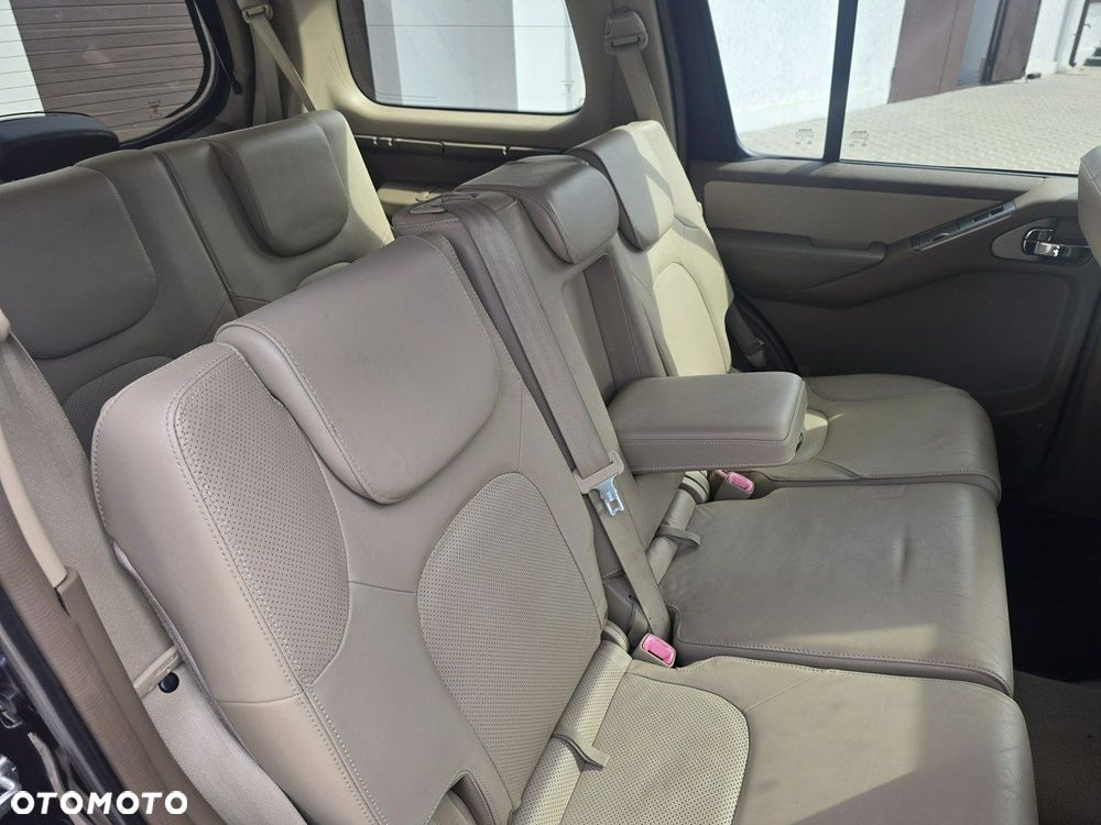 Nissan Pathfinder - 14