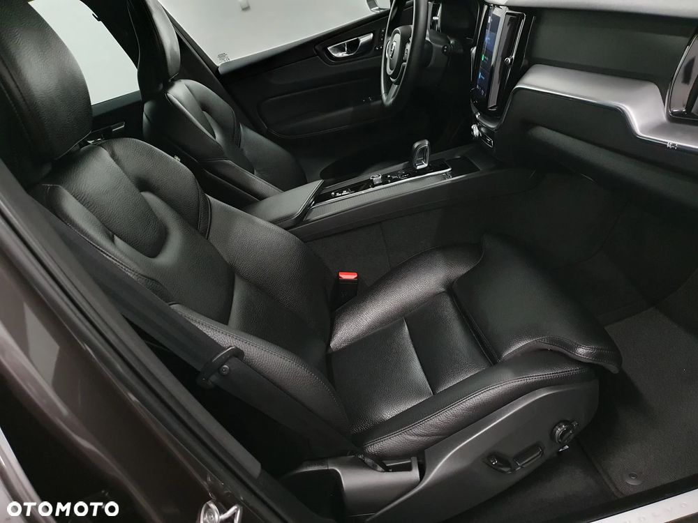 Volvo XC 60 B4 D AWD Ultimate Dark - 18