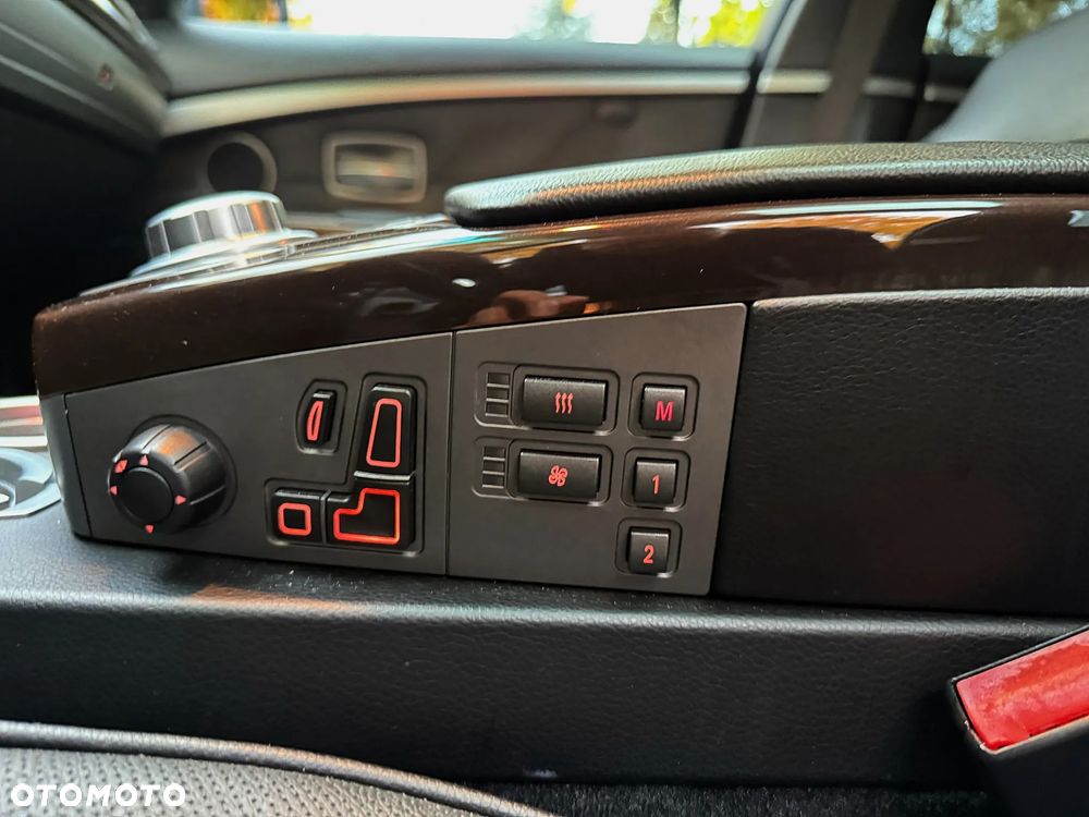 BMW Seria 7 750i L - 19
