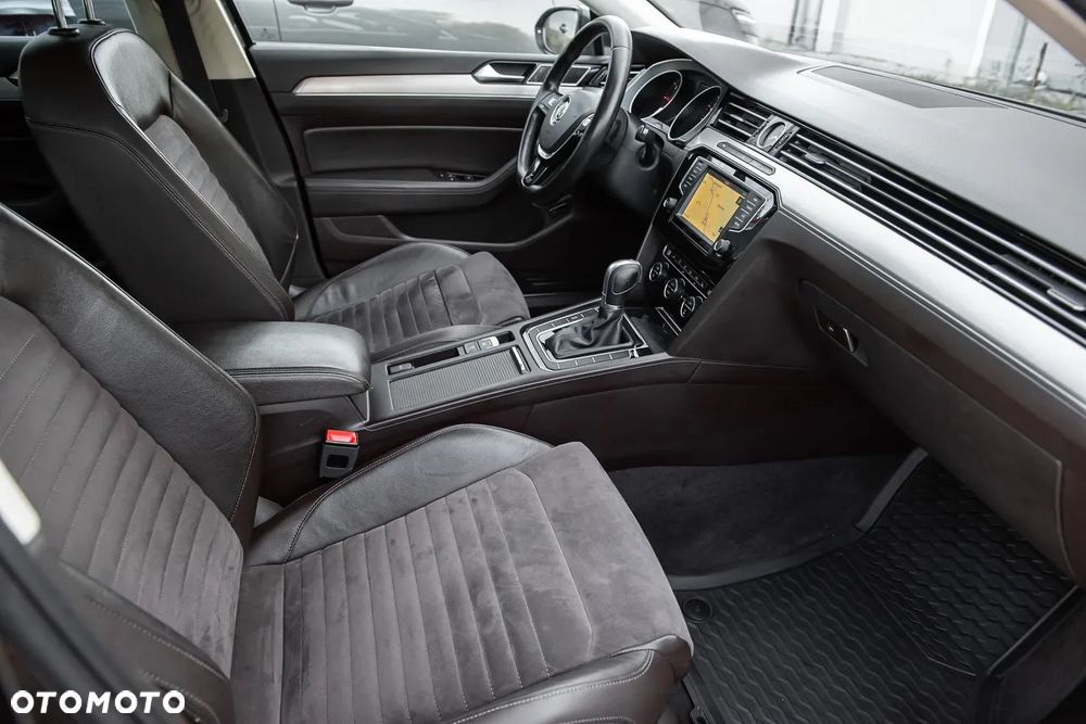 Volkswagen Passat Variant 2.0 TDI SCR DSG Highline - 33