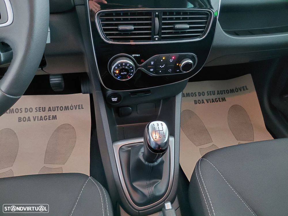 Renault Clio 1.2 16V 75 LIMITED - 19