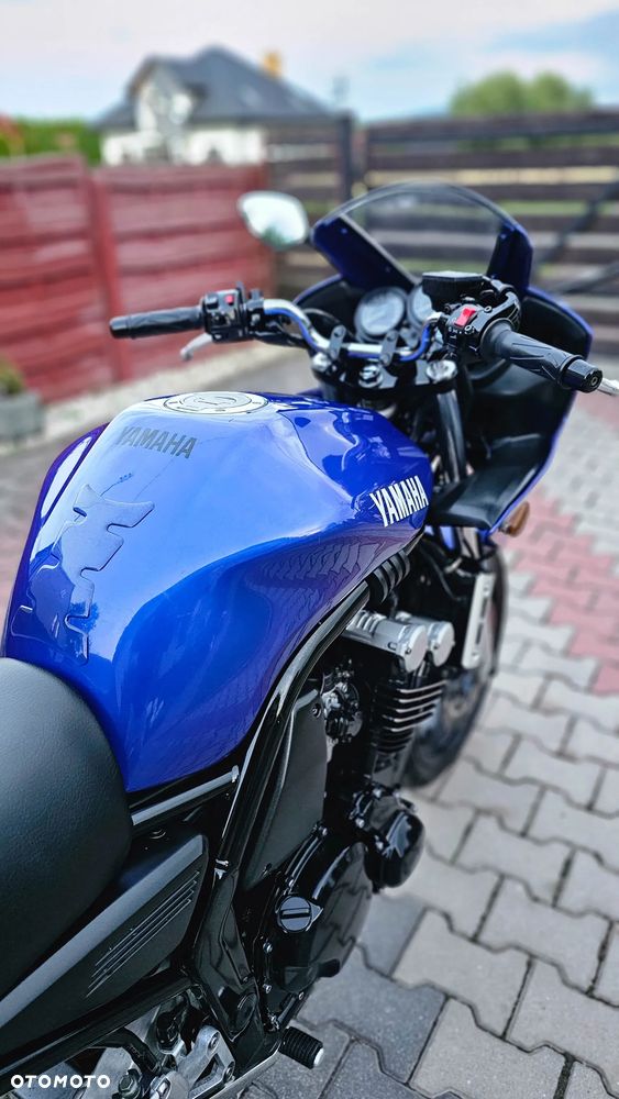 Yamaha FZS - 16