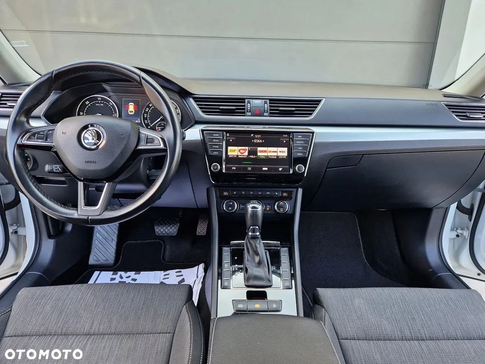 Skoda Superb Combi 2.0 TDI DSG SportLine - 17