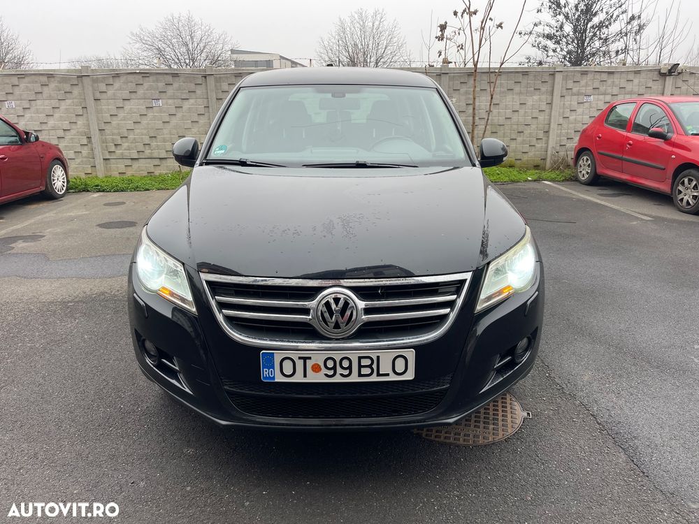 Volkswagen Tiguan - 1