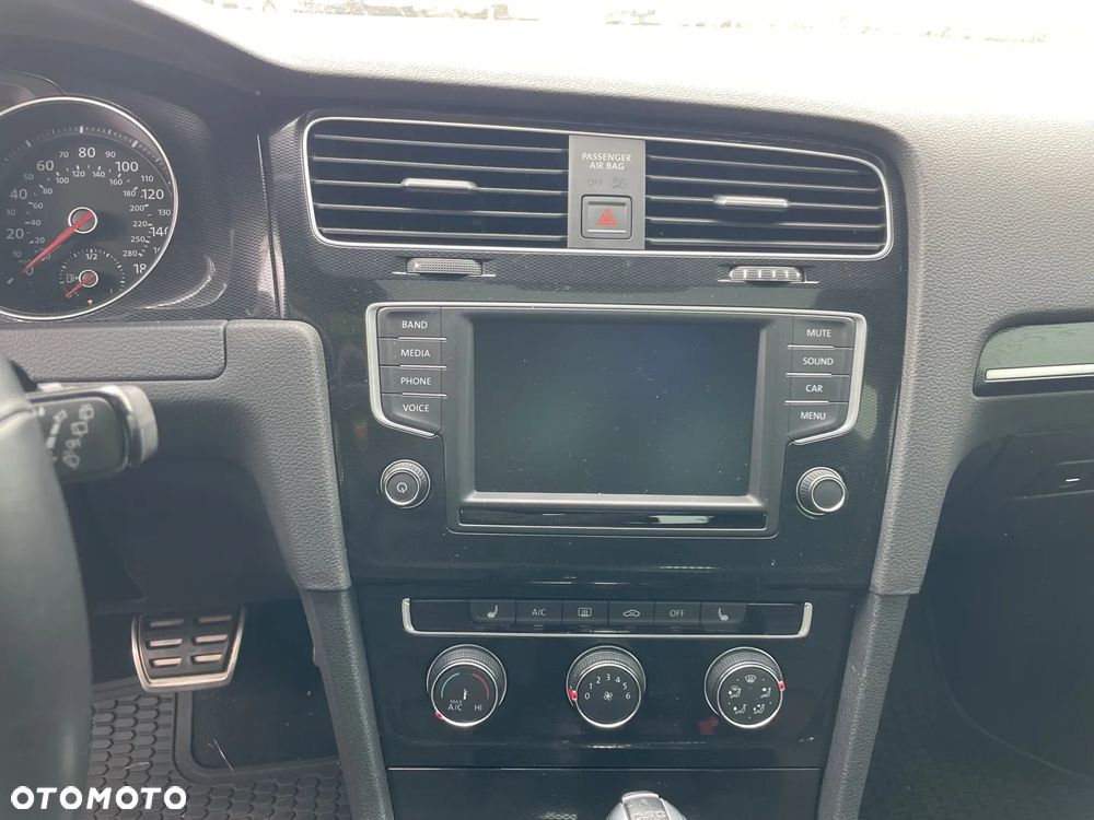Volkswagen Golf - 31