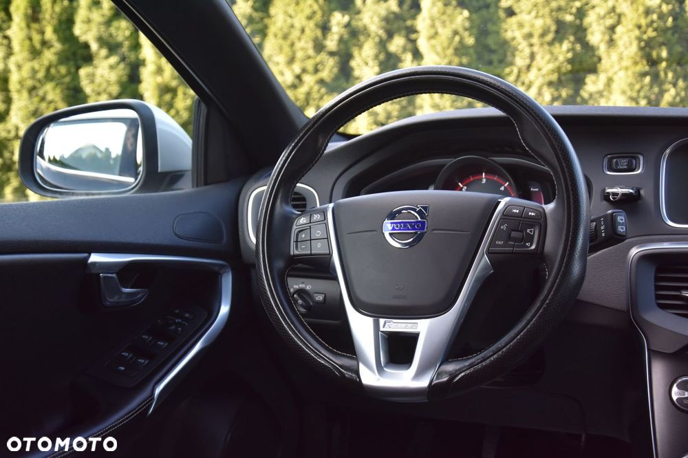 Volvo V40 D2 Drive-E R-Design Momentum - 11