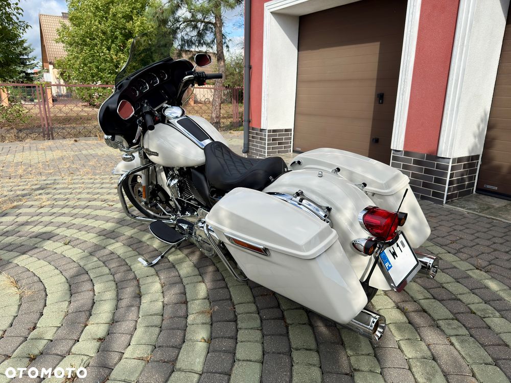 Harley-Davidson FLH Electra Glide - 16
